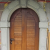 Krtačena vhodna vrata iz smrekovega lesa